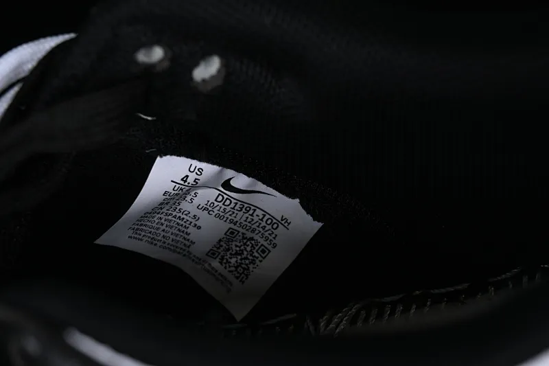 All Categories Nk SB Dunk Series Nk SB Dunk Low Low-top sneakers Nk Dunk Low Black and White Panda Customized version of deconstructed strap casual sneakers DD1391-100